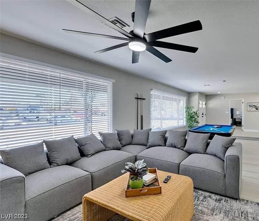 Jennifer Grey 6-Piece Upholstered Modular Sectional

Coaster