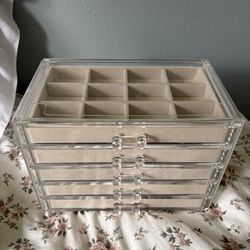 Jewelry box