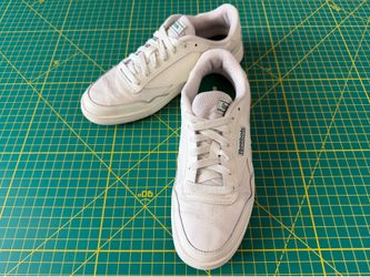 Women's Reebok Sneakers White-Chalk-Green Classic Style Size 8.5
