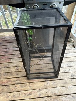 Chameleon cage