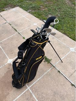 Golf clubs w/ bag, balls & tees