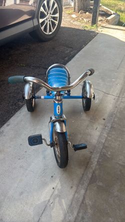 Schwinn tricycle for toddlers