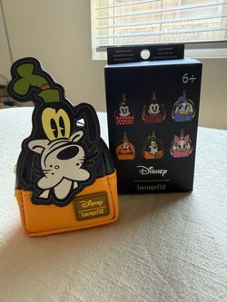 Disney Loungefly Mini Backpack Goofy Keychain