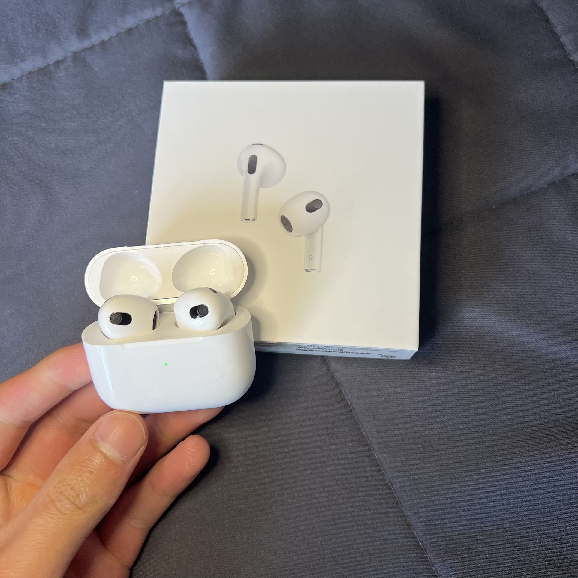 AIRPODS  3RD GEN WITH MAGSAFE CHARGING CASE 