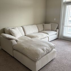 New in Box Cloud Sectional Couch $10Down