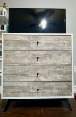 4 Drawer Dresser and Night Stand