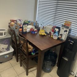 4 Chairs With Dining Room Table