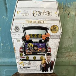 New Harry Potter, trunk or treat kit. 200 pieces.