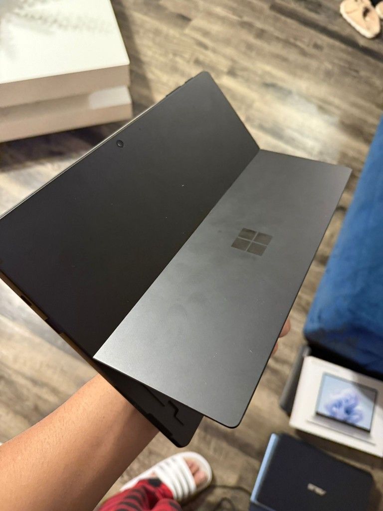 Surface 7 Pro (Like New)