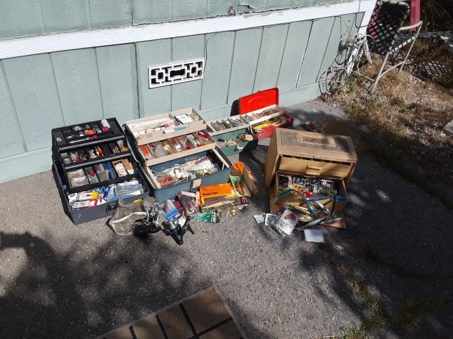 Tackle Boxes And Accessories