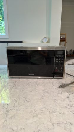 Samsung 1.4 cu. ft. Countertop Microwave (MS14K6000AS) Works perfectly. Clean inside and out. 1000W, stainless steel finish.