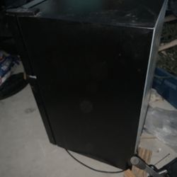 Mini Fridge W Freezer Used But Very Nice Refrigerator