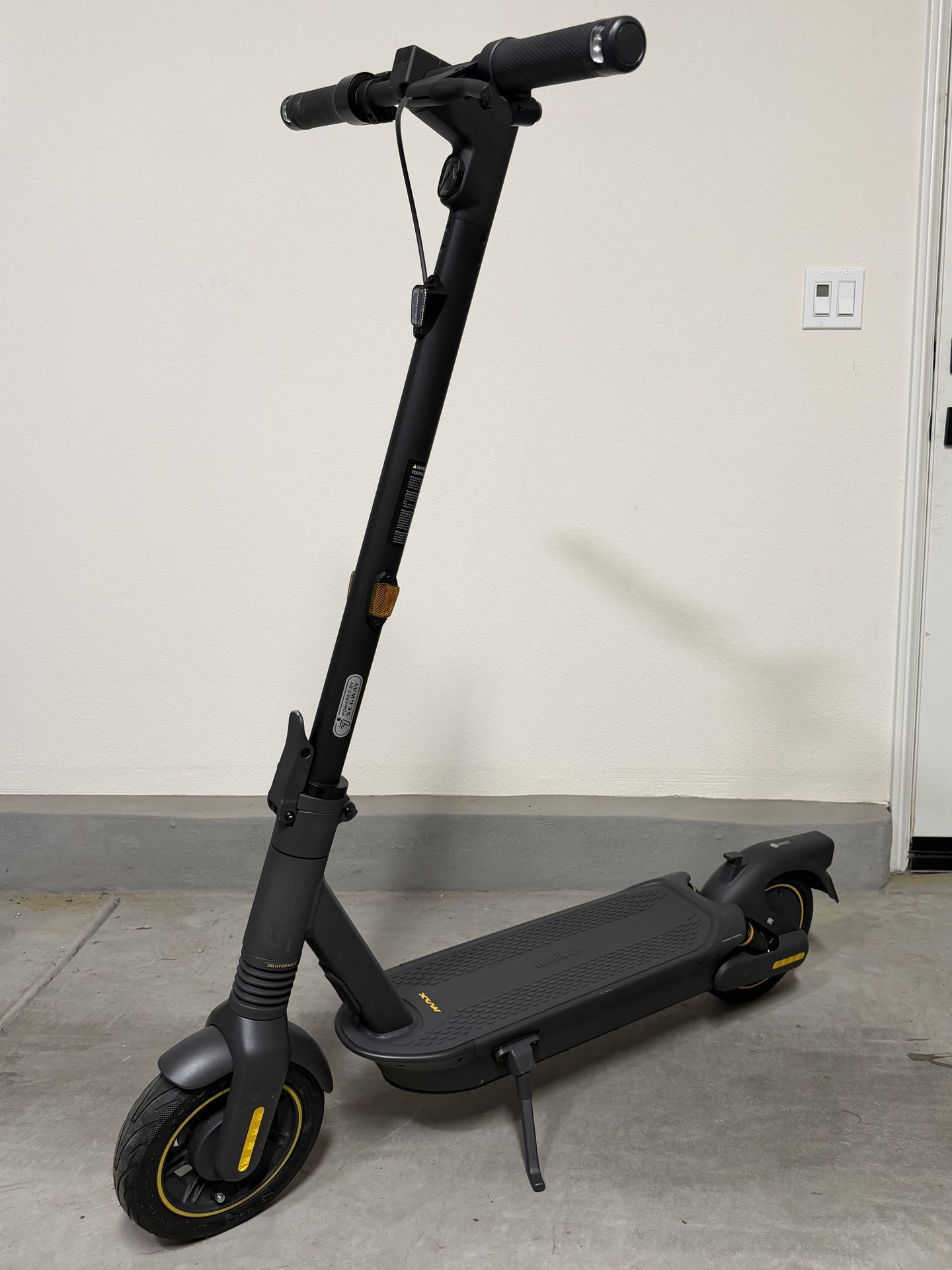 Segway Ninebot Max G2 Premium Electric Scooter With Comfort Suspension System 43 Mile Range 22 Mph 1000W Power