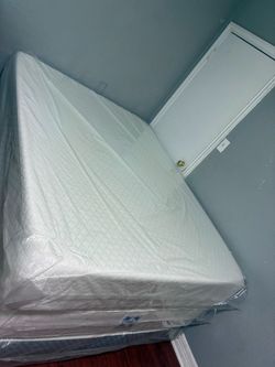 Set queen sizes Mattress and box  spring