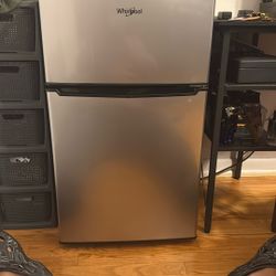 Mini Fridge 