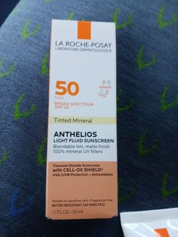 ( 7)count La Roche Posay  1.7 Oz sunscreen & (1)count 3oz Sunscreen Gental lotion