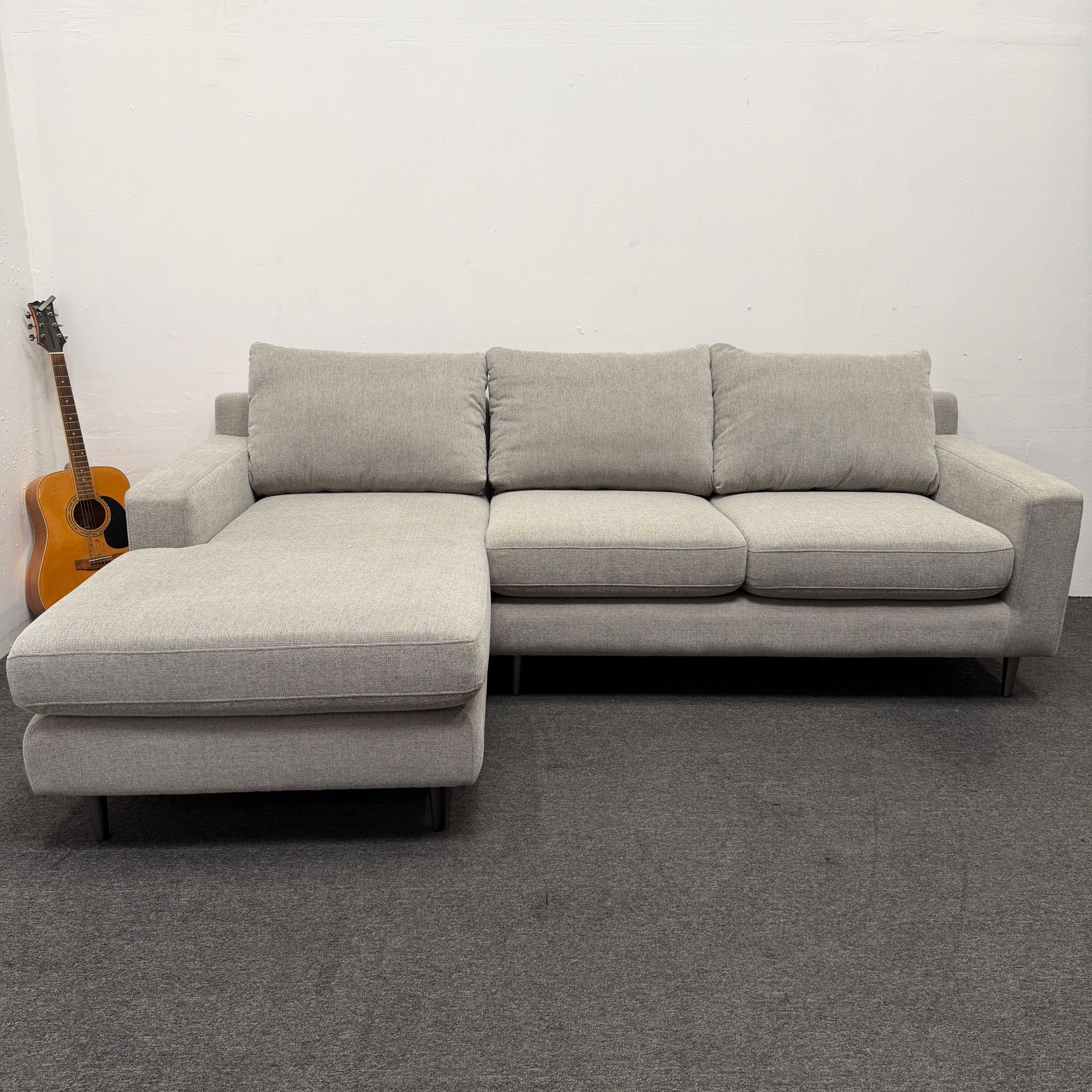 $1.250 · Brand New Interior Define : Sloan Left Chaise Sectional Couch - Silver Fox Chenille Fabric - Deliver