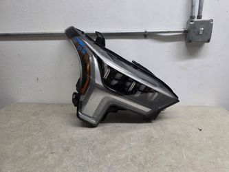 Right headlight toyota tundra 2022 2023 2024 2025 2026