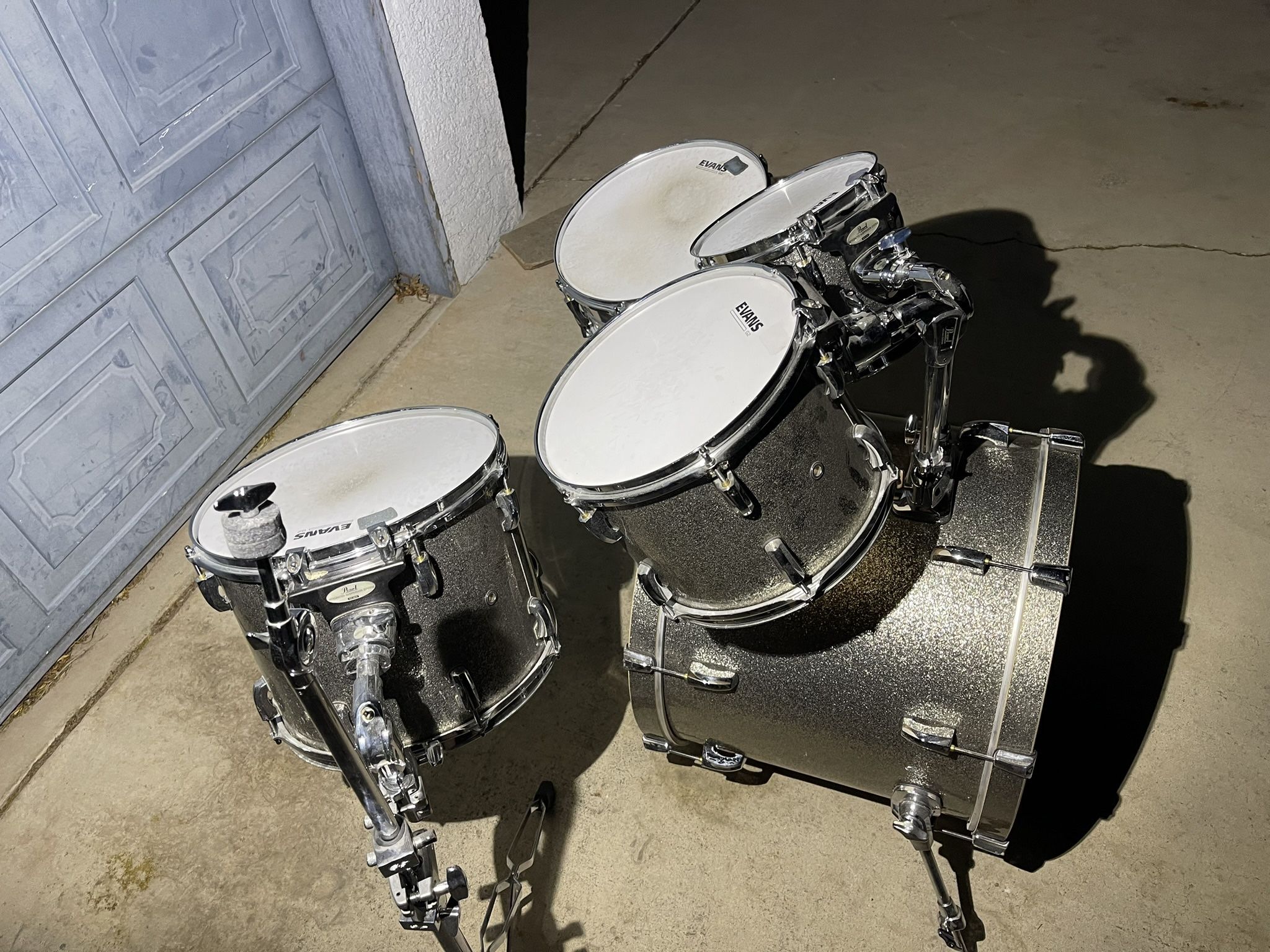 Pearl Vision 5 piece drum set