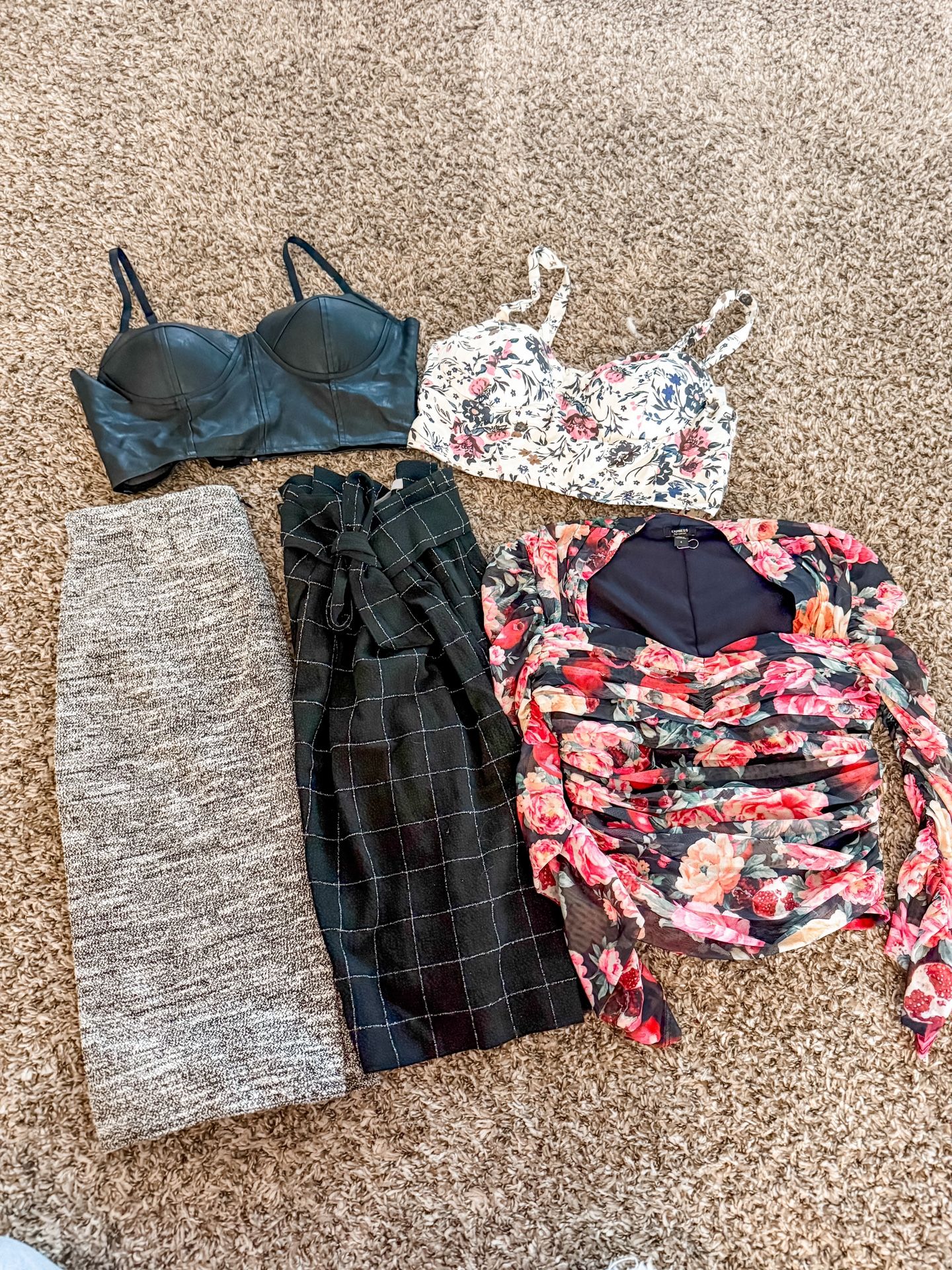 $25 Total For Everything Pictured! Women’s Clothing Size Small /2