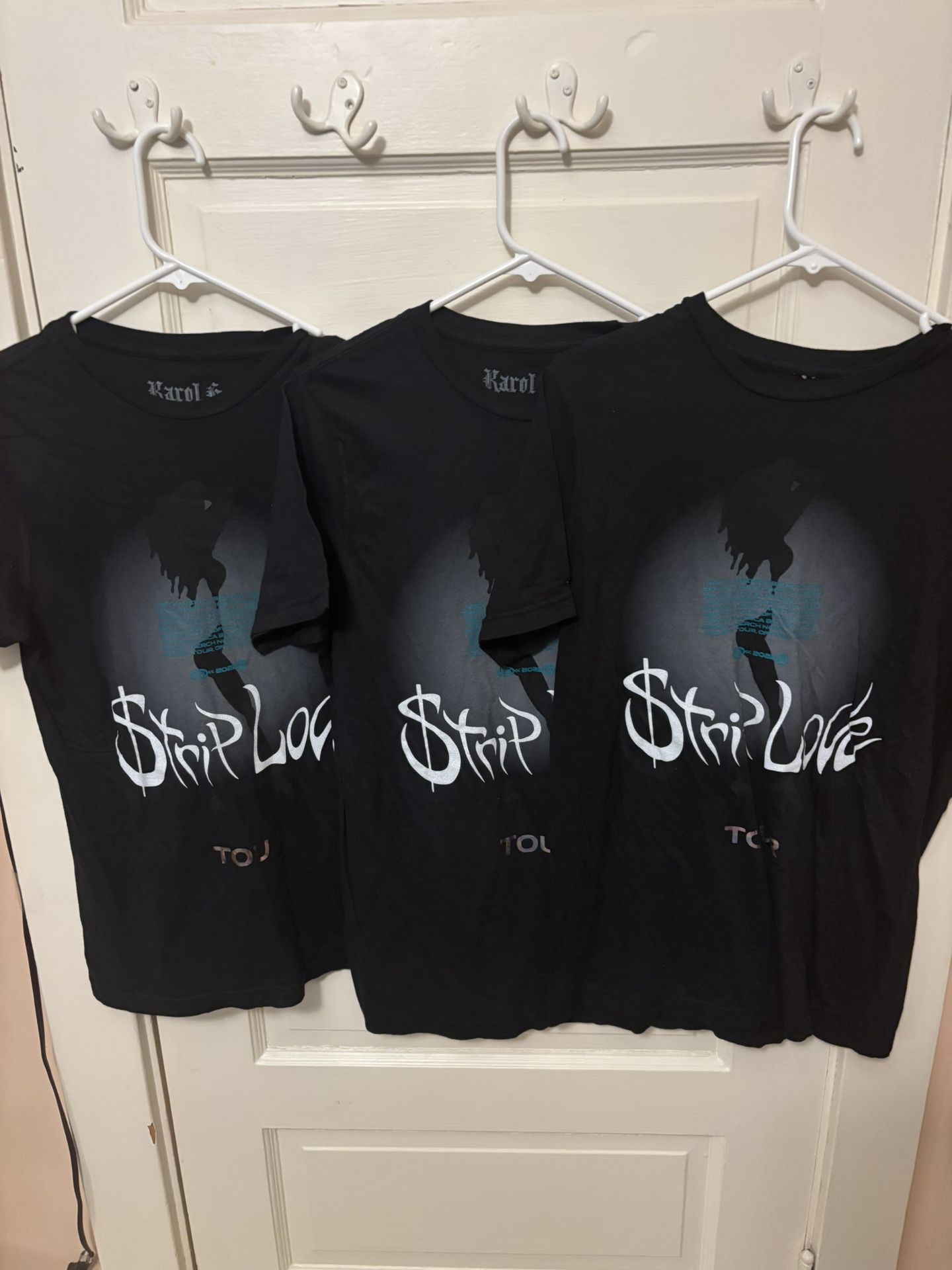 4 Shirts 30$
