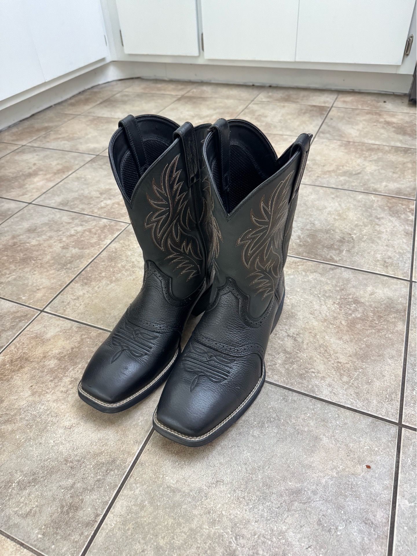 Ariat size 12EE worn once