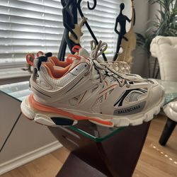 Orange Balenciaga’s SIZE 43