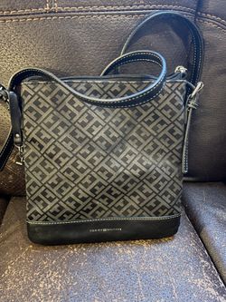 ⭐️ Tommy Hilfiger Crossbody Bag – Great Condition! ⭐️