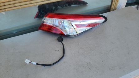 2018 - 2023 TOYOTA CAMRY RIGHT TAILAMP TAIL LAMP LIGHT PASSENGER SIDE HALOGEN GENUINE USED OEM. AA4