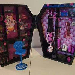 Monster High Draculaura Draculocker Coffin Wardrobe Accessories Carry Case RARE