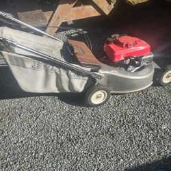 HONDA HRA214 Self Propelled Mower
