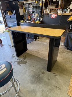 Craftsman Heavy Duty Work Bench In Great Condition!  5’ Wide X  2’ Deep X 40” High With Peg Holes And Screw Driver Holders Only $160!!!!!!!
