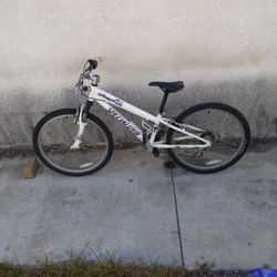 Specialized HotRock Girls bicycle 20in Wheels