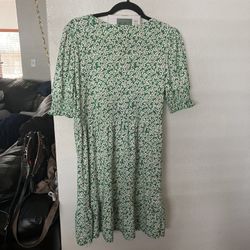 Ladies Dress. Medium. Green Floral 