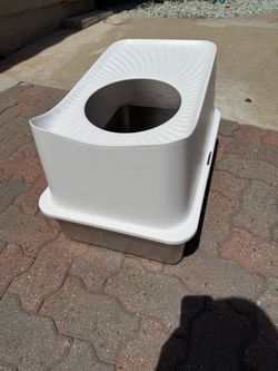 Cat litter box