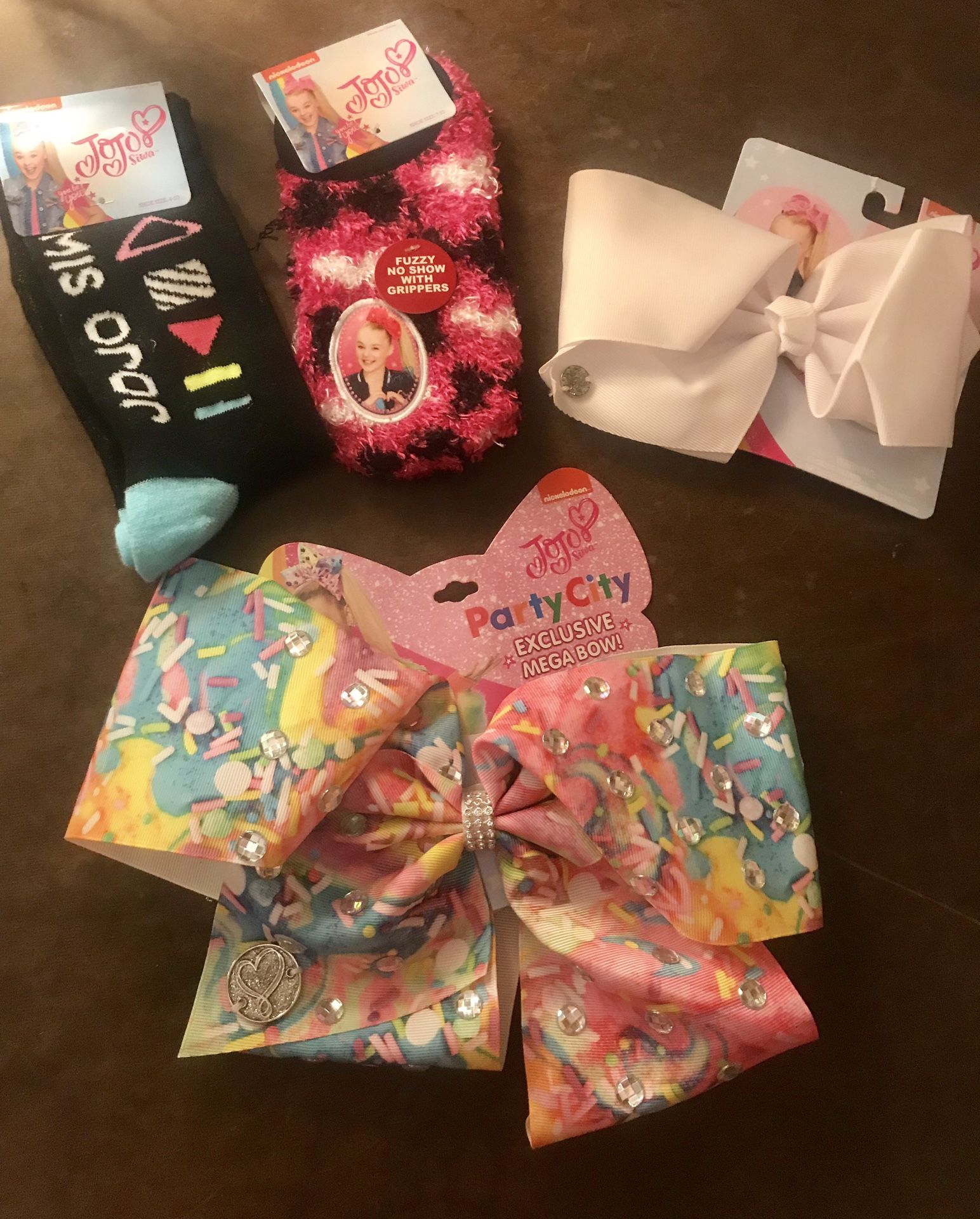 BRAND NEW 4-PIECE JOJO SIWA BOWS & FLUFFY SOCKS SET - MEGA BOW WITH CRYSTAL RHINESTONES, WHITE BOW, & 2 PAIRS OF FUN FLUFFY SOCKS