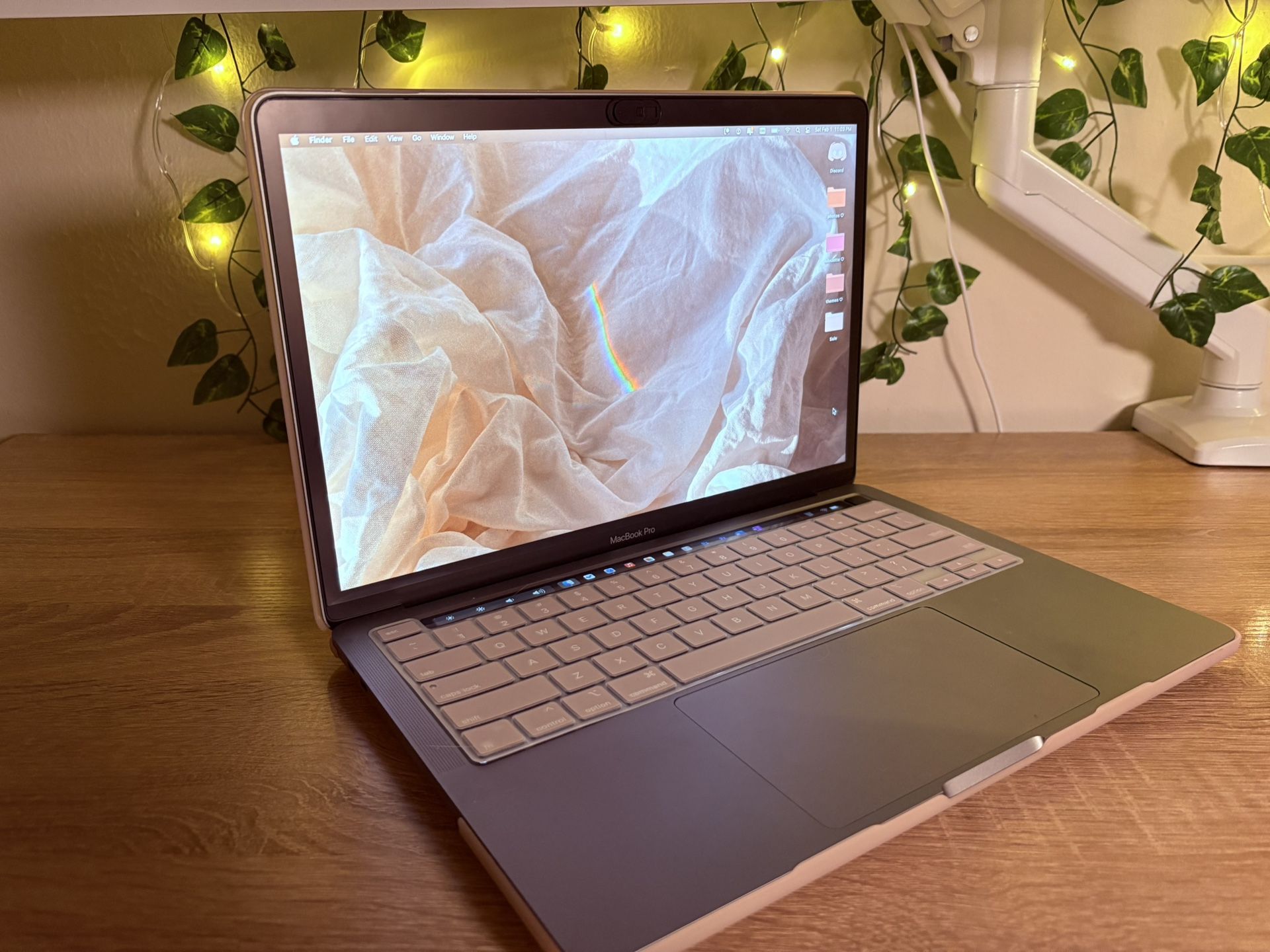 MacBook Pro M1 8-Core CPU and 8-Core GPU 13" (2020) 256GB SSD - USED, Excellent (includes Apple Mouse)
