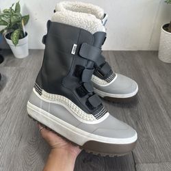 Vans Standard V MTE Snow Boots Mens Size 8.5 Black  White Women Size 10