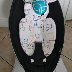 4 Moms MamaRoo Motion Baby Swing ALMOST NEW (New 269.99)
