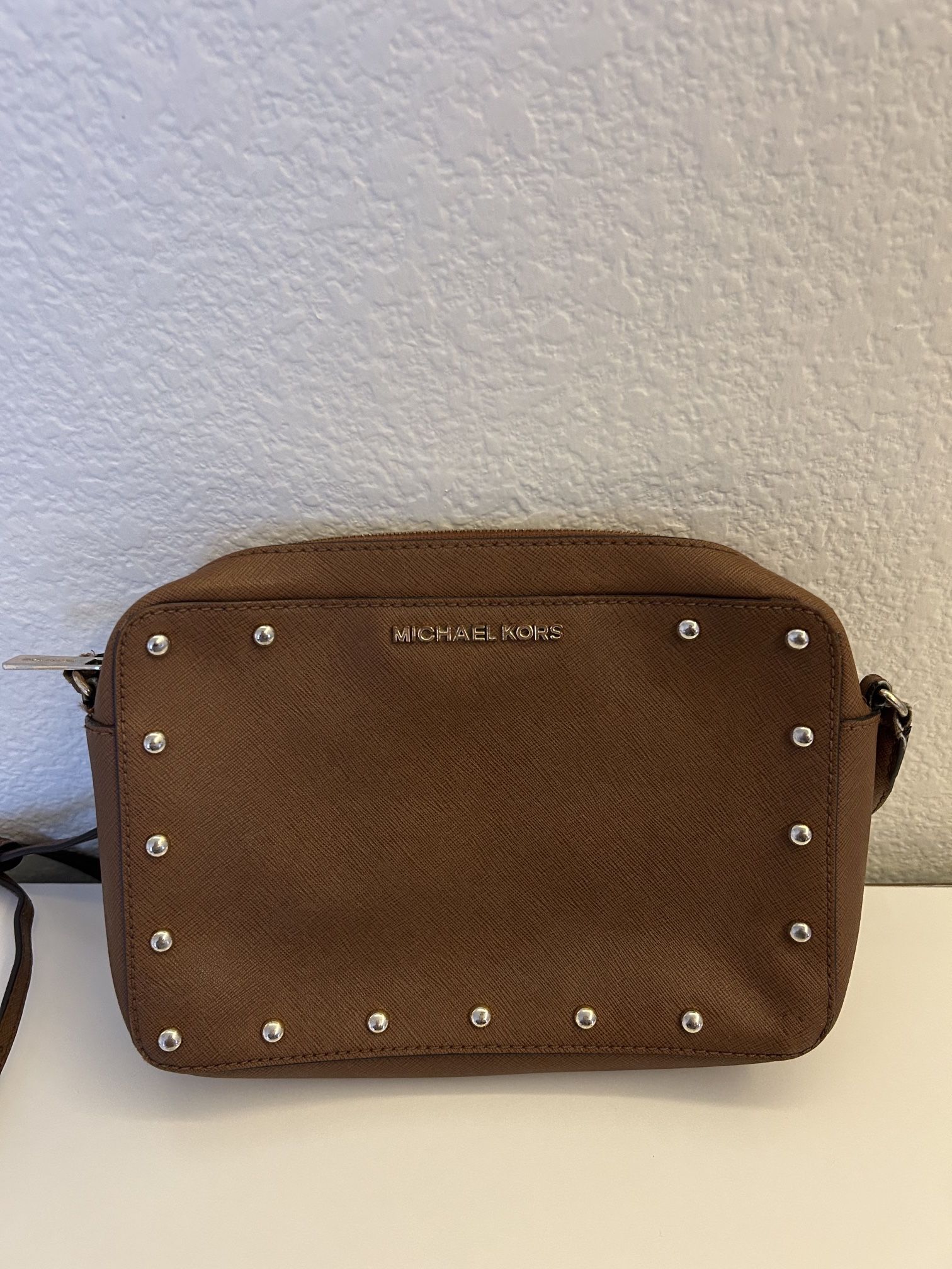 Michael Kors Women’s Brown Leather Crossbody Handbag With Adjustable Straps