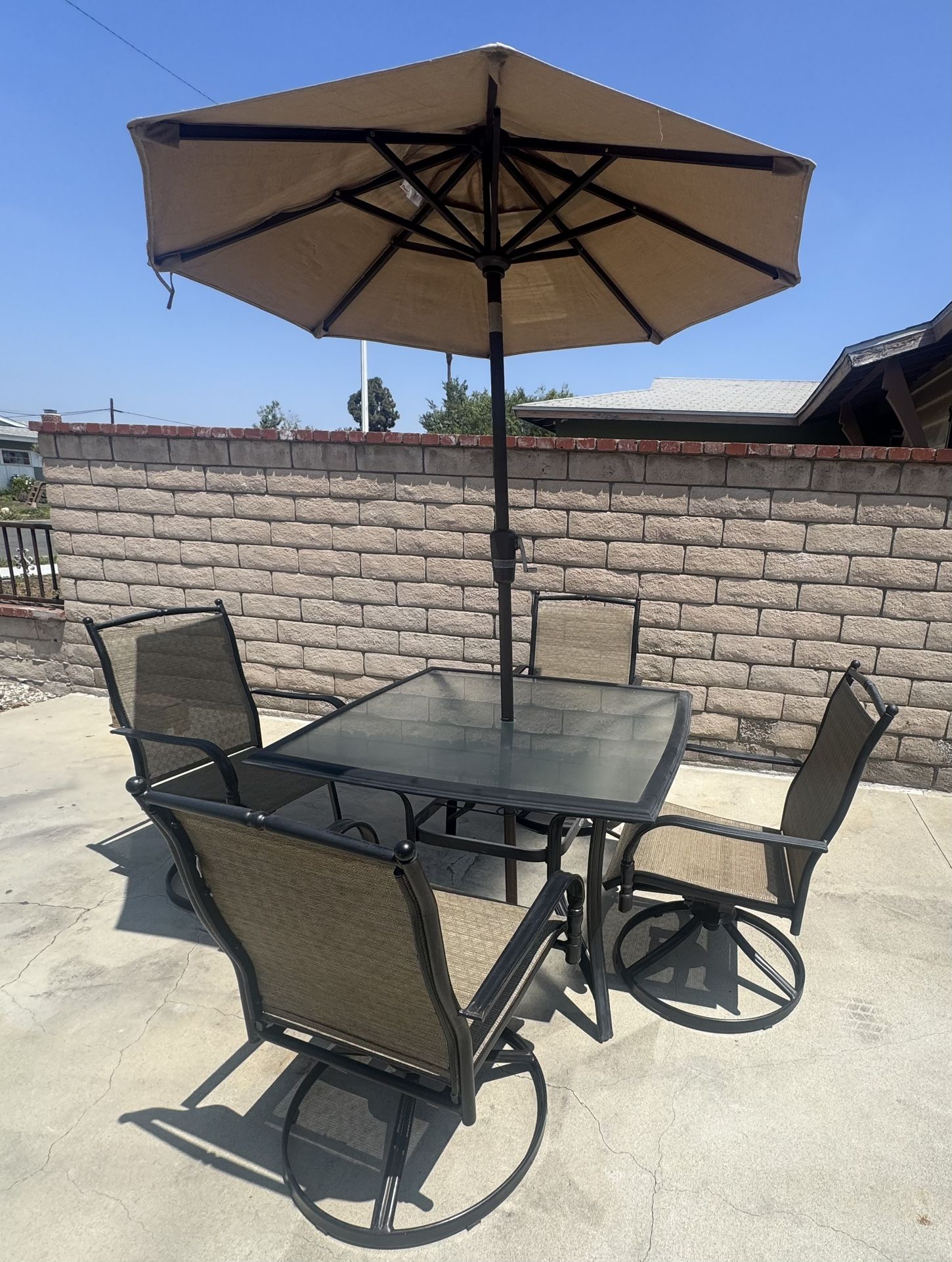 Hampton Bay 4 Chair Table And Umbrella Patio Set