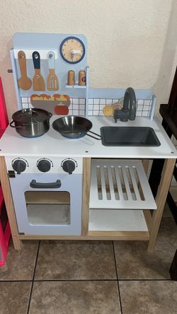 Classic Play Kitchen 9 Pc Set
