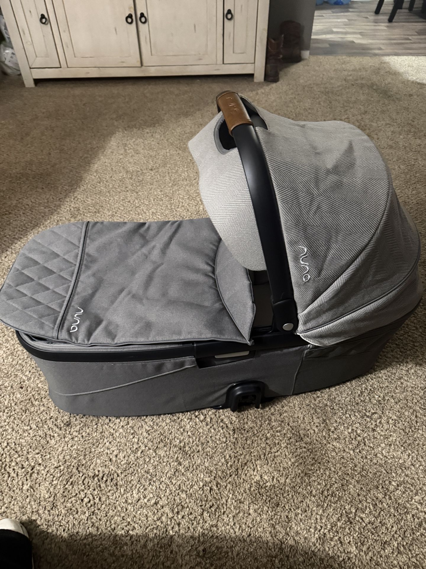 Nuna Bassinet