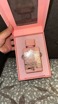 Lattafa Noble Blush perfume
