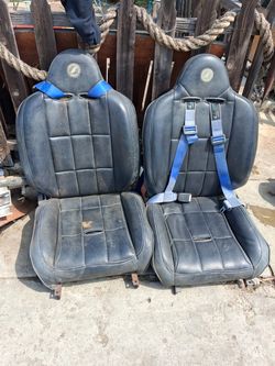 CORBEAU RACING SEATS!! 3 POINT HARNESS!! 180$