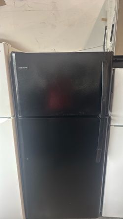 Black Frigidaire fridge