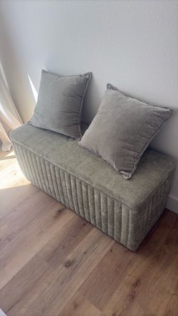 Storage ottoman