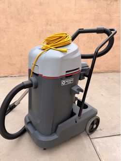 Advance VL500 Wet/Dry Vacuum – (Used Once)