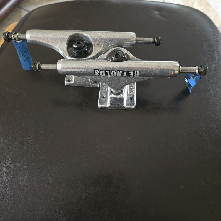 SKATEBOARDS INDEPENDENT TRUCK SIZE 149 AND 159 RETAIL / WHOLESALE