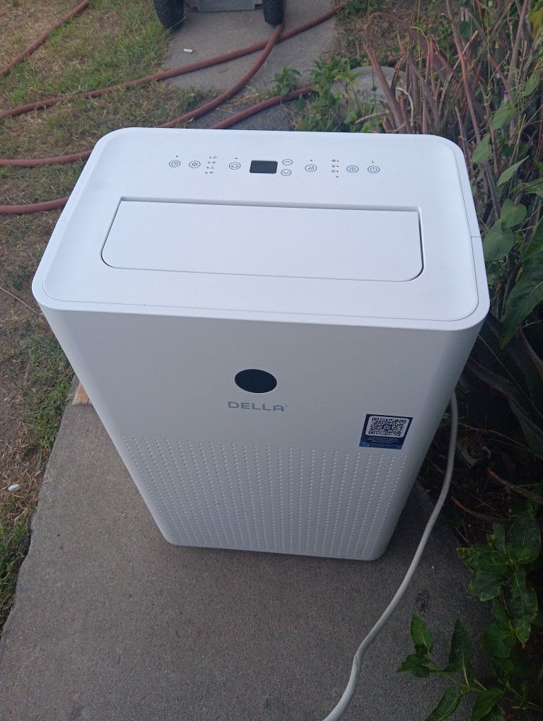 DELLA, PORTABLE AIR CONDITIONER UNIT. 14000 BTU AC. REMOTE CONTROL OR WI-FI. SOLD FOR NOW.